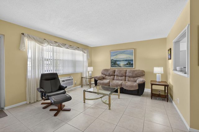 414 Windsor R, West Palm Beach, FL 33417