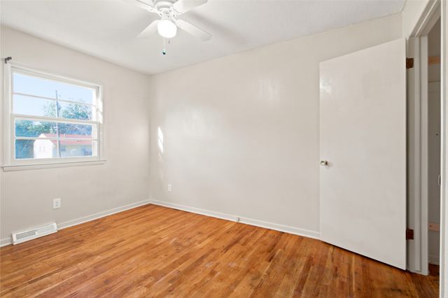 2754 Holcomb Avenue, Des Moines, IA 50310