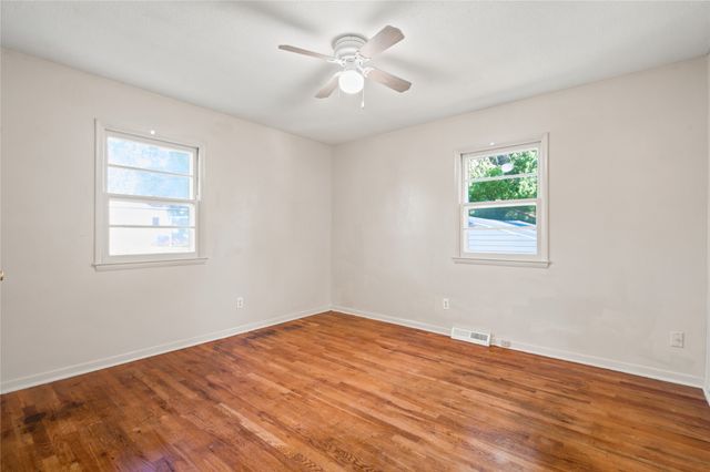 2754 Holcomb Avenue, Des Moines, IA 50310