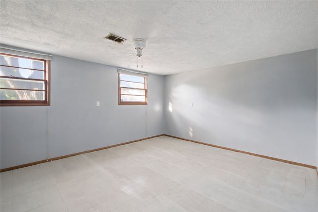 2754 Holcomb Avenue, Des Moines, IA 50310