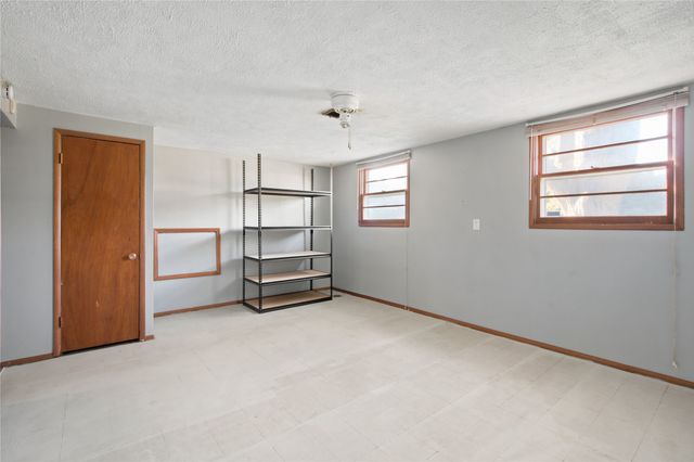 2754 Holcomb Avenue, Des Moines, IA 50310