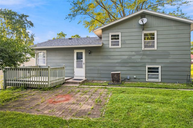 2754 Holcomb Avenue, Des Moines, IA 50310