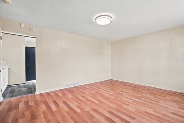 2754 Holcomb Avenue, Des Moines, IA 50310