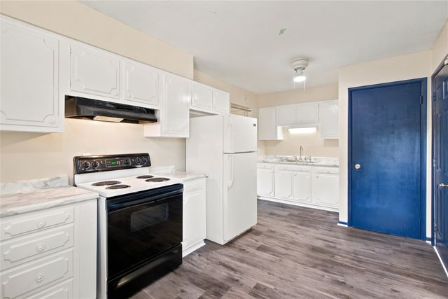 2754 Holcomb Avenue, Des Moines, IA 50310