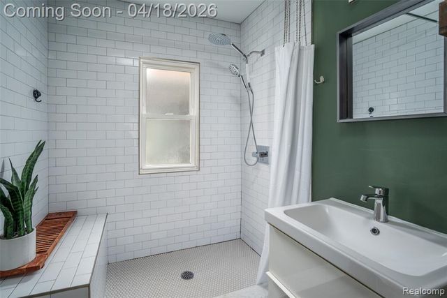 326 E Cambourne Street, Ferndale, MI 48220