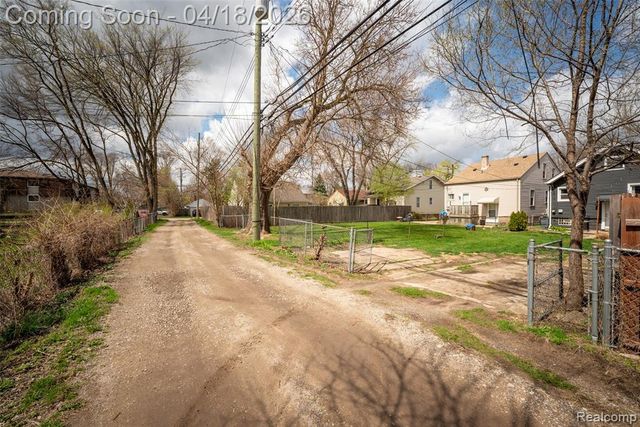 326 E Cambourne Street, Ferndale, MI 48220