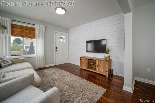 326 E Cambourne Street, Ferndale, MI 48220