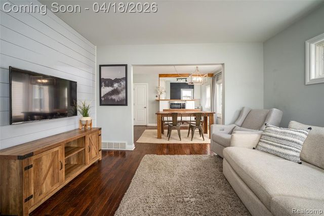 326 E Cambourne Street, Ferndale, MI 48220