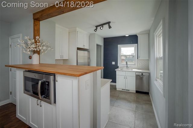 326 E Cambourne Street, Ferndale, MI 48220