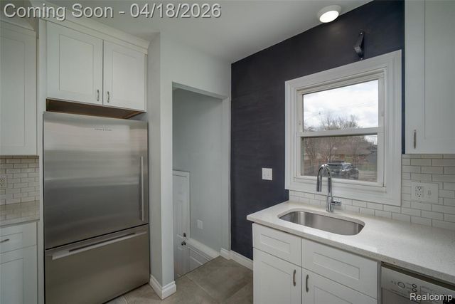 326 E Cambourne Street, Ferndale, MI 48220