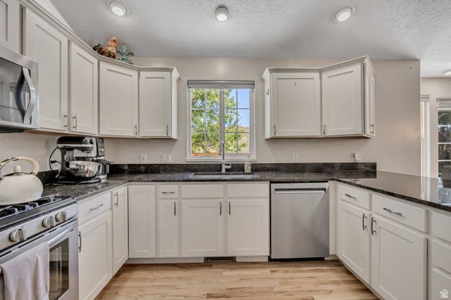 9851 S BIRDIE WAY, South Jordan, UT 84009