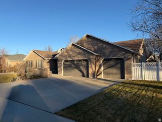 9851 S BIRDIE WAY, South Jordan, UT 84009