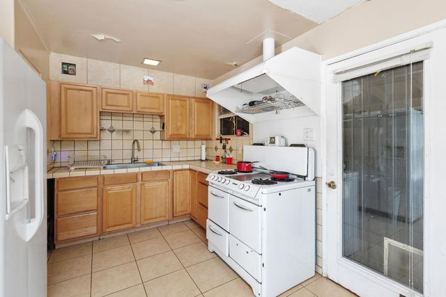 1077 S Riverside Drive, Palm Springs, CA 92264