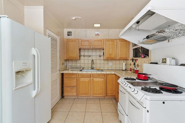 1077 S Riverside Drive, Palm Springs, CA 92264