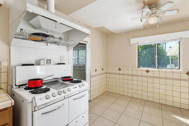 1077 S Riverside Drive, Palm Springs, CA 92264