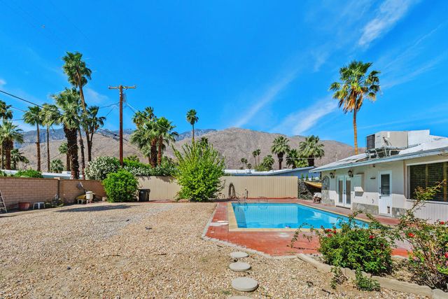 1077 S Riverside Drive, Palm Springs, CA 92264