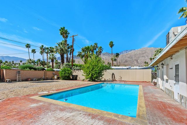1077 S Riverside Drive, Palm Springs, CA 92264
