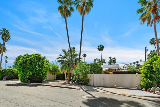 1077 S Riverside Drive, Palm Springs, CA 92264