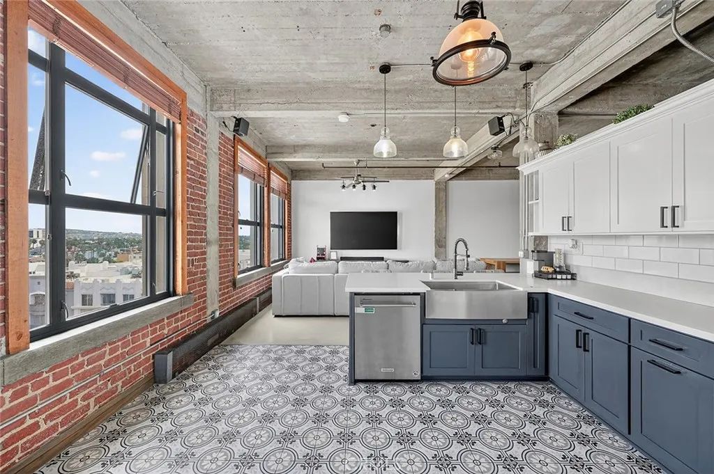 100 W 5th Street 7E, Long Beach, CA 90802