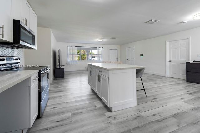 350 SW 30th Ter, Fort Lauderdale, FL 33312