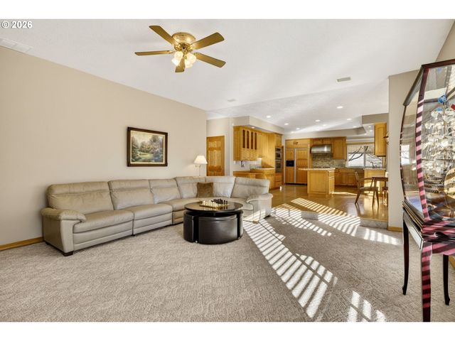 14007 Se EKLUND Ave, Boring, OR 97009