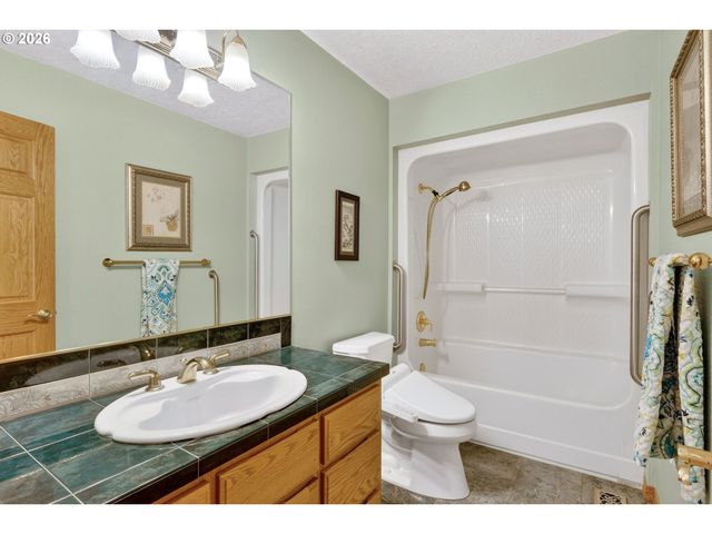 14007 Se EKLUND Ave, Boring, OR 97009