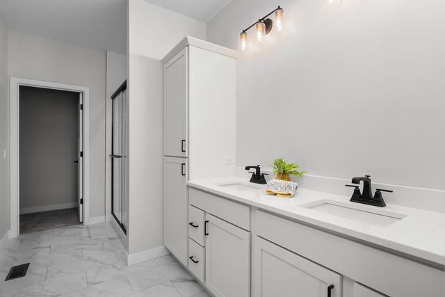 1875 Redbud Circle 102, Eldridge, IA 52748