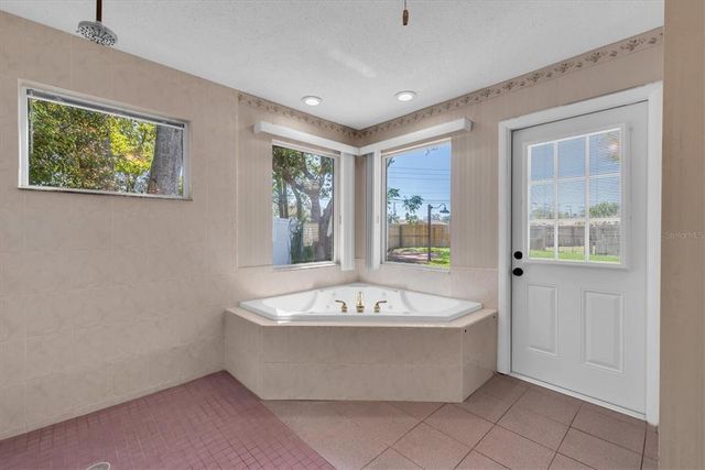 11980 VALENCIA COURT, Seminole, FL 33772