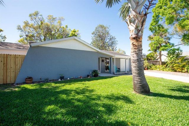 11980 VALENCIA COURT, Seminole, FL 33772