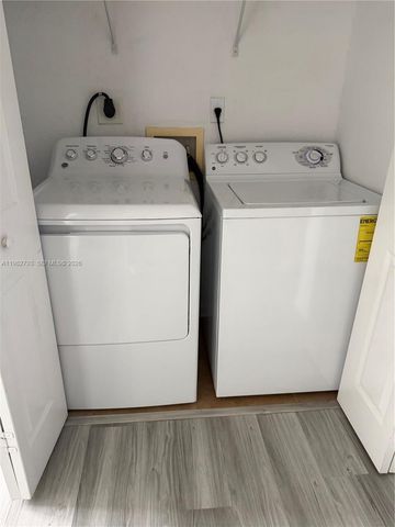 11401 NW 89th St 204, Doral, FL 33178