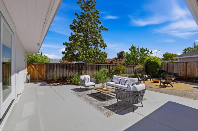 3708 Brandy Rock Way, Redwood City, CA 94061