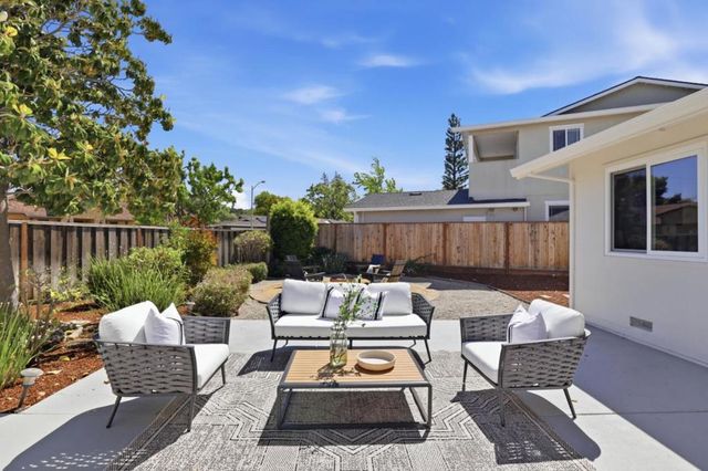 3708 Brandy Rock Way, Redwood City, CA 94061