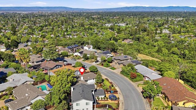3708 Brandy Rock Way, Redwood City, CA 94061