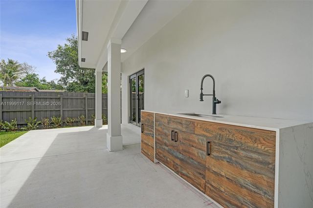 5241 SW 25th St, West Park, FL 33023