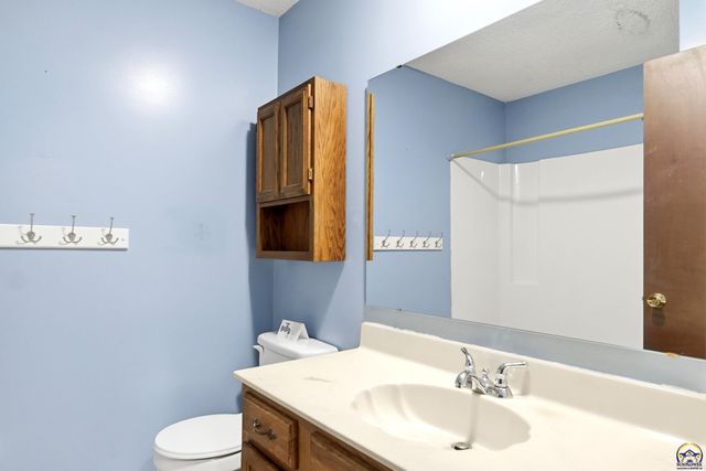 2601 SW Kingsrow RD, Topeka, KS 66614