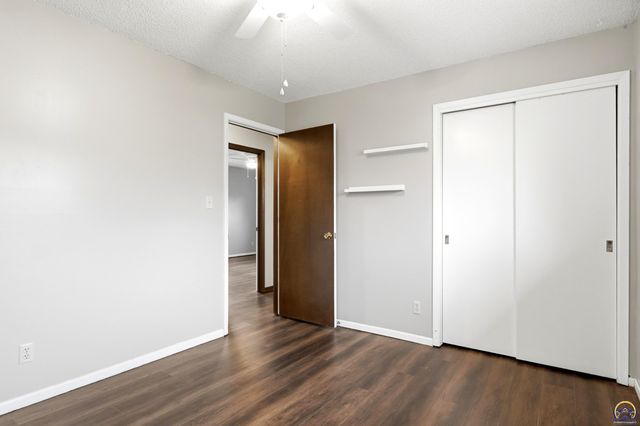 2601 SW Kingsrow RD, Topeka, KS 66614