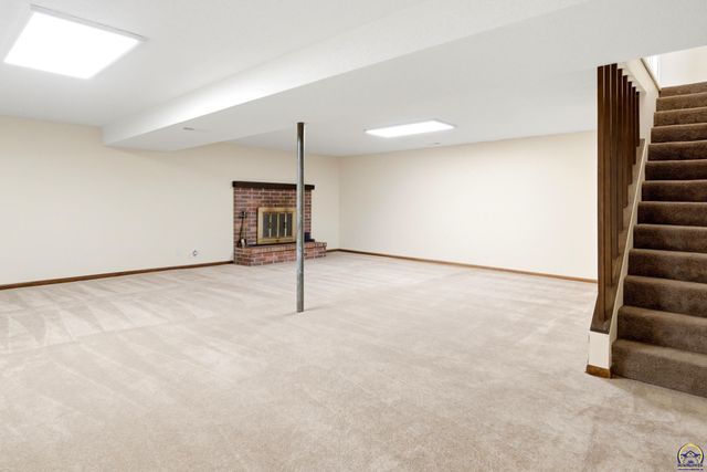 2601 SW Kingsrow RD, Topeka, KS 66614