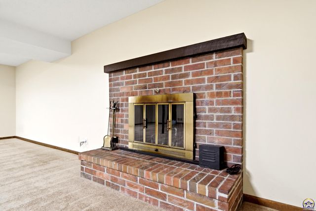 2601 SW Kingsrow RD, Topeka, KS 66614