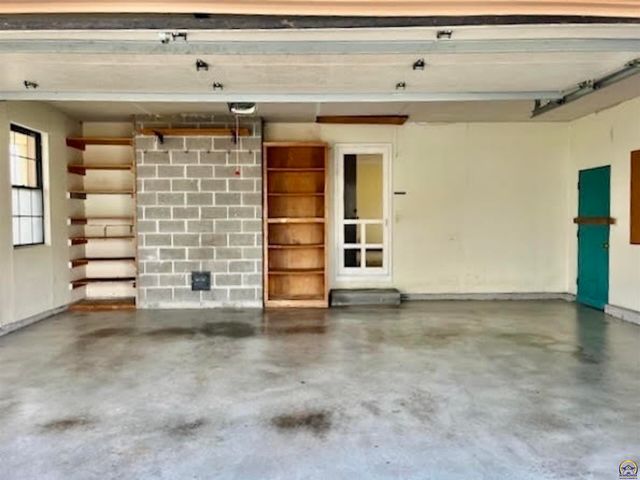 2601 SW Kingsrow RD, Topeka, KS 66614