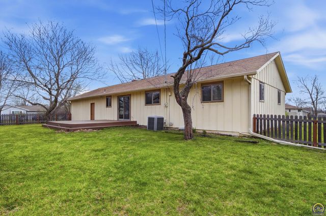 2601 SW Kingsrow RD, Topeka, KS 66614