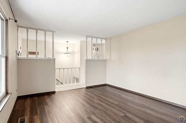 2601 SW Kingsrow RD, Topeka, KS 66614