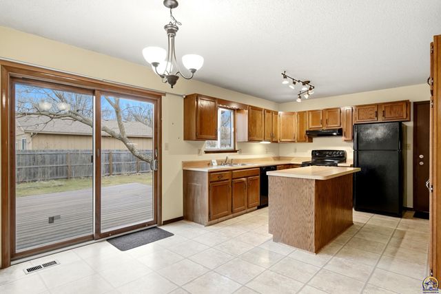 2601 SW Kingsrow RD, Topeka, KS 66614