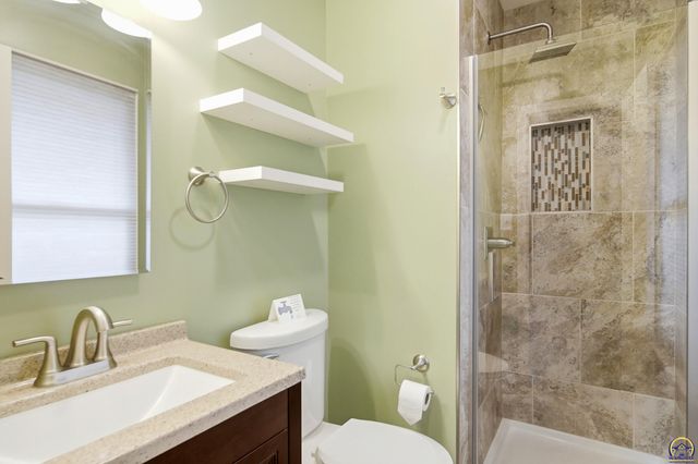 2601 SW Kingsrow RD, Topeka, KS 66614