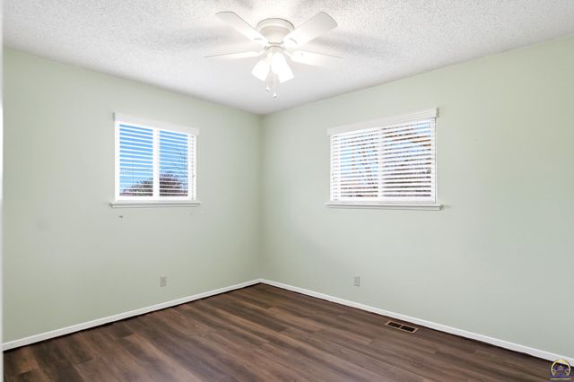 2601 SW Kingsrow RD, Topeka, KS 66614