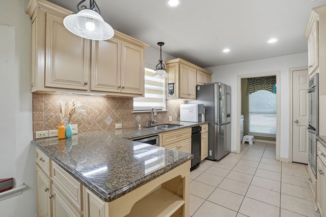 2517 Willowgate Lane, Carrollton, TX 75006