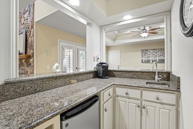 2517 Willowgate Lane, Carrollton, TX 75006