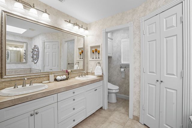 2517 Willowgate Lane, Carrollton, TX 75006