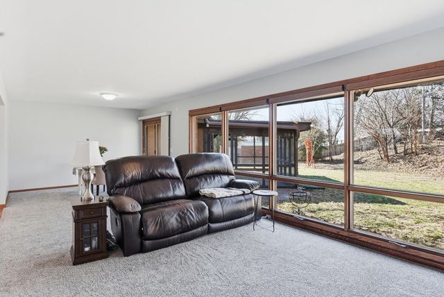 4535 MANCHESTER Drive, Omaha, NE 68152