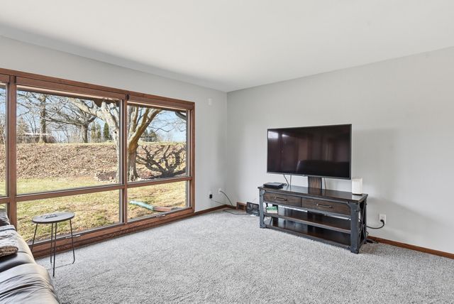 4535 MANCHESTER Drive, Omaha, NE 68152