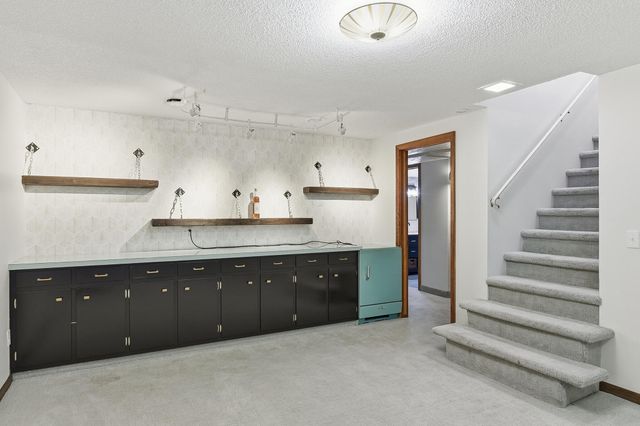 4535 MANCHESTER Drive, Omaha, NE 68152